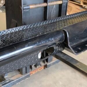 Used rear bumper for Chevrolet Silverado 3500 and Silverado 2500 2001-2007, view 4